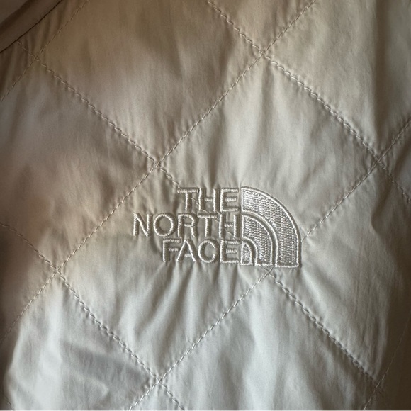 The North Face Cream Quilted Vest Size XL - Picture 3 of 7